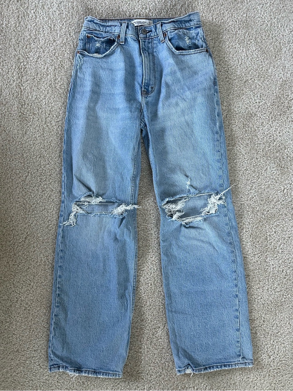Abercrombie & Fitch High Rise 90s Relaxed Jean (27 short)